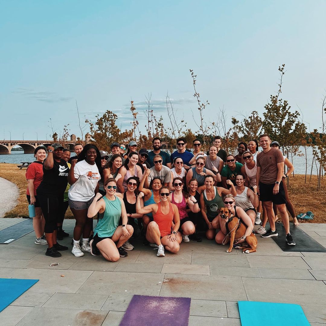 It’s a beautiful Monday and people come from all over the area to sweat together @baltimorepeninsula for Wellness on the Waterfront FREE waterfront boot camp💪 